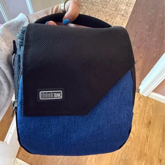 Think Tank Photo Mirrorless Mover 10
Shoulder Bag (Marine Blue) - Picture 2 of 2